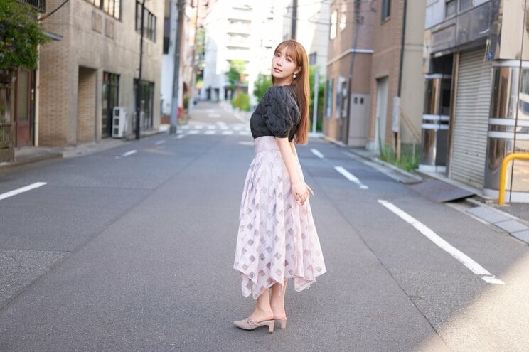 「デビュー当時は彼氏がいたけど…」「結婚願望は年々なくなる」三上悠亜がここで語っていた現役時代の裏話と引退後のこと〈「しくじり先生」が大反響〉_1