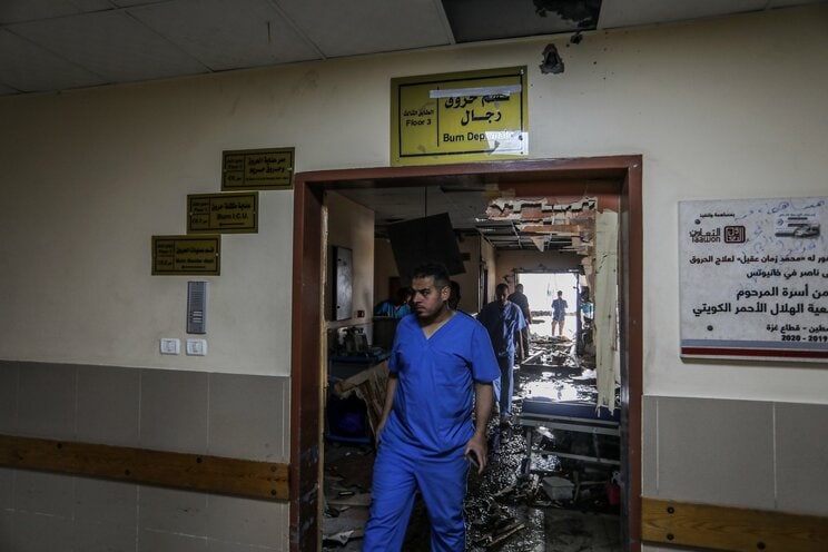 イスラエル軍機の標的となった、ガザ地区南部にある病院