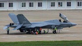 中国の最新鋭ステルス機「J-35」がデビュー。空母「福建」との”最強運用”に自衛隊「F-35」は太刀打ちできるのか?