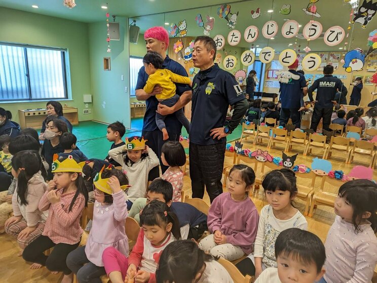 「コンパス幼保園 市川校」で開かれた子どもたちのお誕生日会