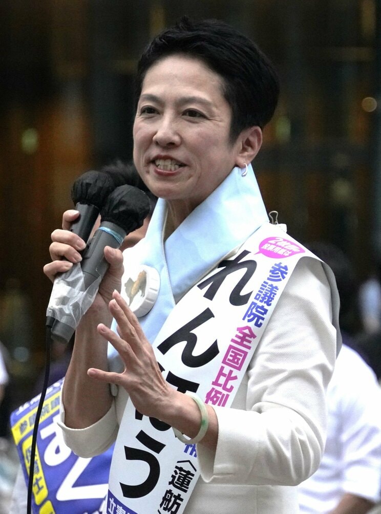 7月12日、秋葉原駅前で演説する蓮舫氏（撮影／集英社オンライン）