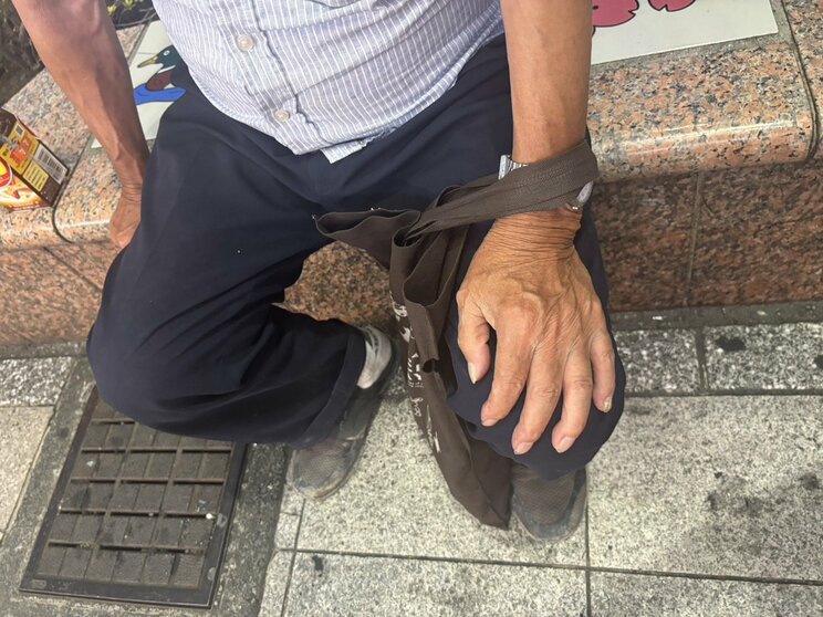 インタビューに答えてくれた80代の男性（写真／集英社オンライン）
