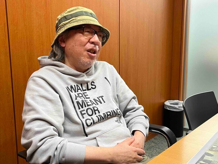 インタビューに応じる永峰明氏(撮影/集英社オンライン)