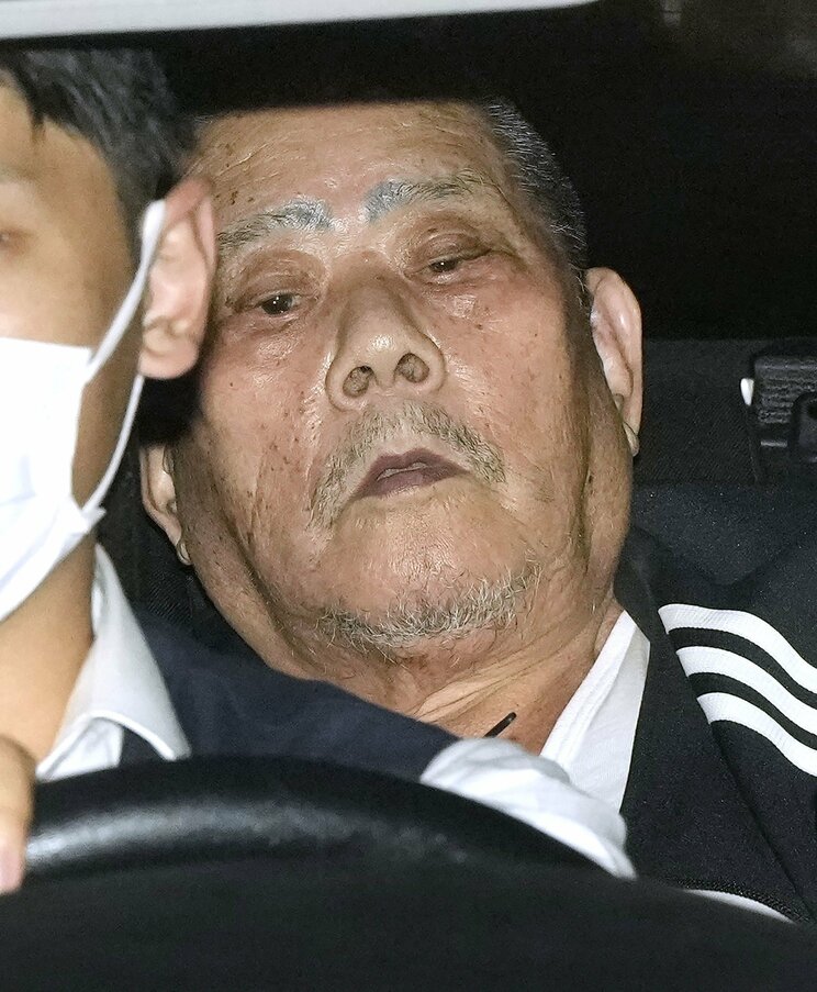 逮捕された鈴木容疑者（写真／共同通信社）