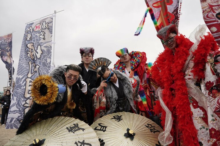 〈北九州ヤンチャ成人式ルポ〉市長もド派手袴で参上！「誰かの価値観を否定しない街に」コロナ5類移行後、初の式典開催にキメキメ衣装で集う新成人たち【写真多数】_35