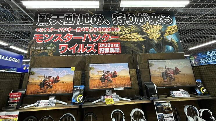 モンハンに染まったゲーム売り場（撮影/集英社オンライン編集部）