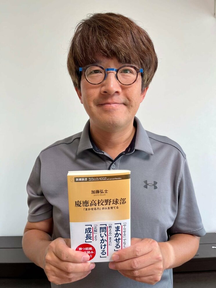 著者の加藤氏。初の著作でロングセラーとなった『砂まみれの名将　野村克也の1140日』に続く2作目となる。