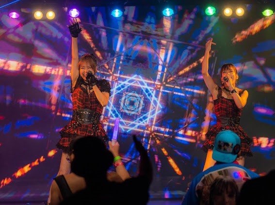 アイドルデュオ「乙ナティック浪漫ス」（写真／本人提供）