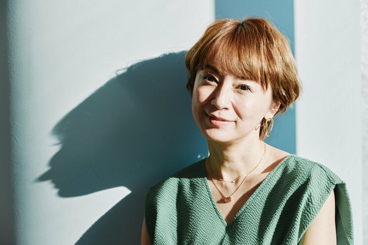 《鈴木亜美×後藤真希》「朝、家を出るとファンの人がいて、授業が終わるとそこにいる」「寝る時間も考える時間も落ち込む時間もなかった」あみーゴとゴマキが語る25年前のアイドル事情_2