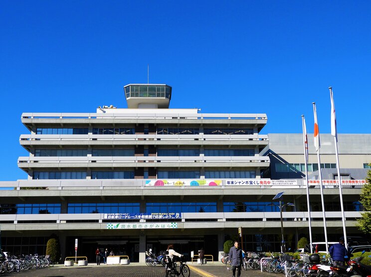 相模原市の教育委員会がある相模原市役所（PhotoAC）