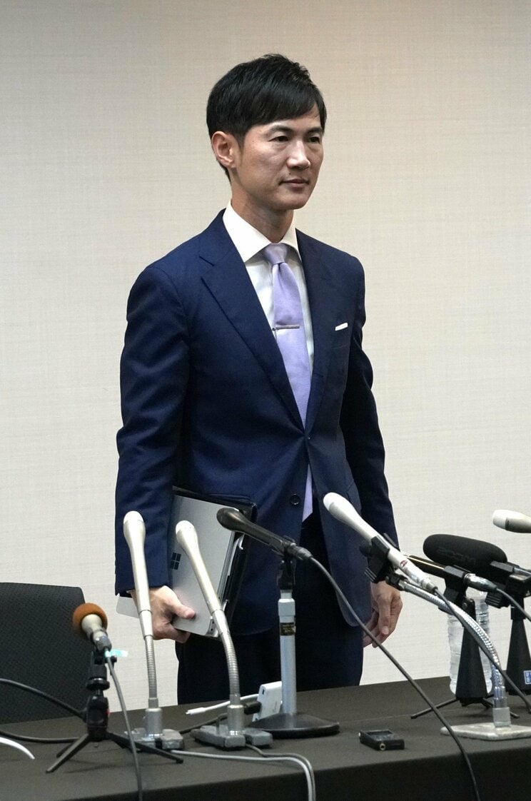 8月27日、記者会見で話す石丸伸二氏（撮影／集英社オンライン）