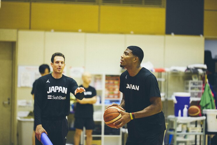 八村塁選手とライアン・リッチマンAC 写真／石田壮一