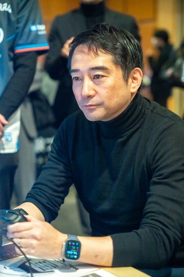 つくば市の五十嵐立青市長も真剣な眼差しでゲームをプレイ（写真／佐藤靖彦）