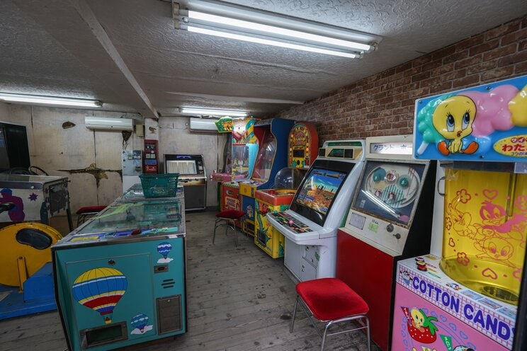 物価高や後継者不足、老朽化などが重なり、昔ながらの小規模なゲームセンターは存続の道を狭められている（写真／Shutterstock）