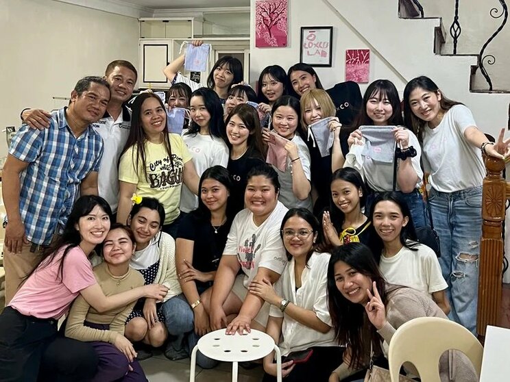 coxco Labのスタッフ。日本人とフィリピン人チームで運営している（写真／coxco Labホームページより）