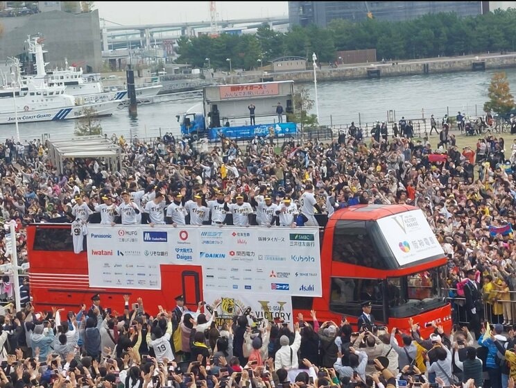 2023年の阪神・オリックス優勝パレード（知事ＳＮＳより）