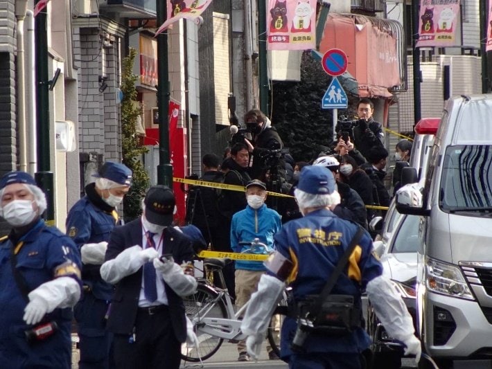 事件直後、周囲は広く規制線が敷かれた（撮影／集英社オンライン）