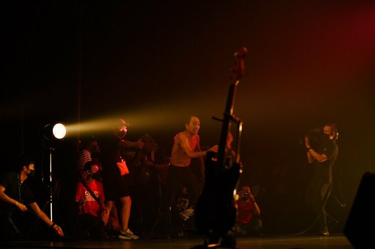 空気階段もぐらと江頭2:50、イノマーロックフェスで裸の競演!?_21