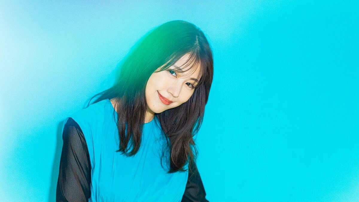 熟女着衣ギャップ画像 ピンクが好きそう」「いつもワンピースを着ていそう」…典型的な女性像に当てはめられやすい有村架純。「だからといって本当は違うんです、という必要もないのかな、と（笑）」  | 集英社オンライン | ニュースを本気で噛み砕け
