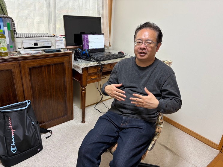 10年間ひきこもり生活をしていた岡田さん（撮影／集英社オンライン）