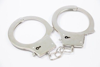 手錠も押収された（写真／PhotoAC）