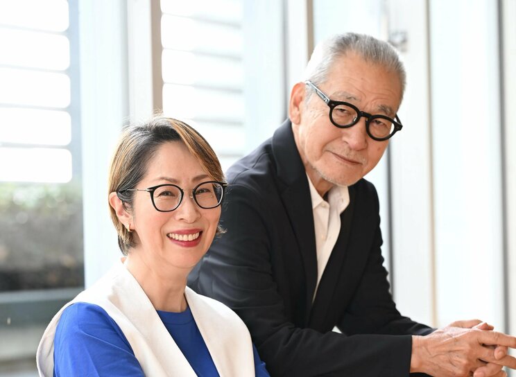 桜木紫乃（左）、大竹まこと（右）