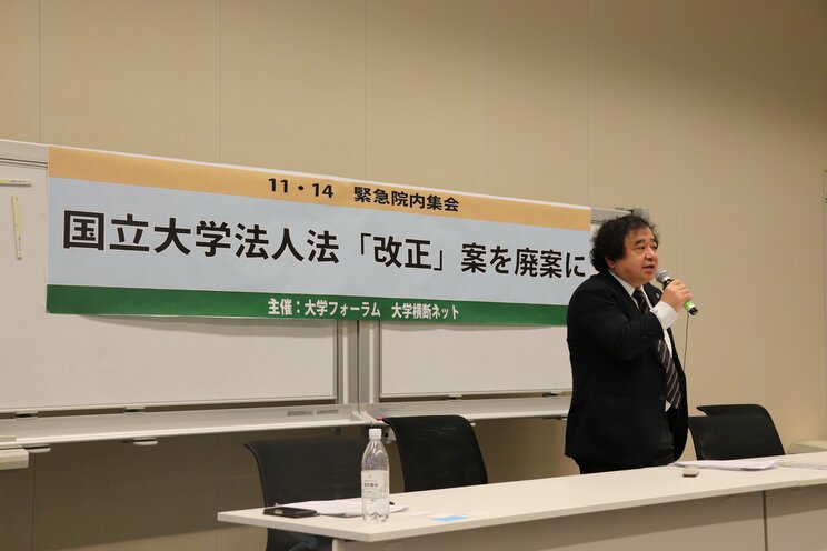 11月14日に議員会館で開催された緊急院内集会で発言する指宿昭一弁護士　撮影／犬飼淳