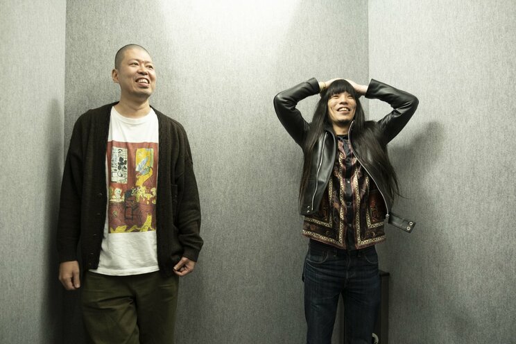 金属バットの小林圭輔（左）と友保隼平