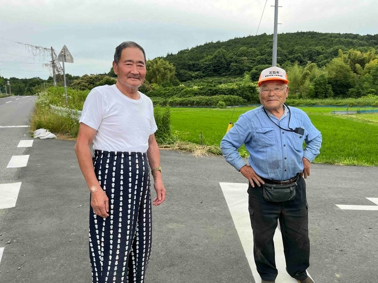 栗農家の斉藤豊さん（左）と茨城県猟友会八郷支部の鈴木会長