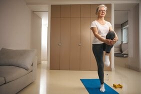 〈65歳の平均は約50秒〉片足立ちができないなら、疑うべきサルコペニア肥満、認知症…体の老化状況を把握する、診断の仕方