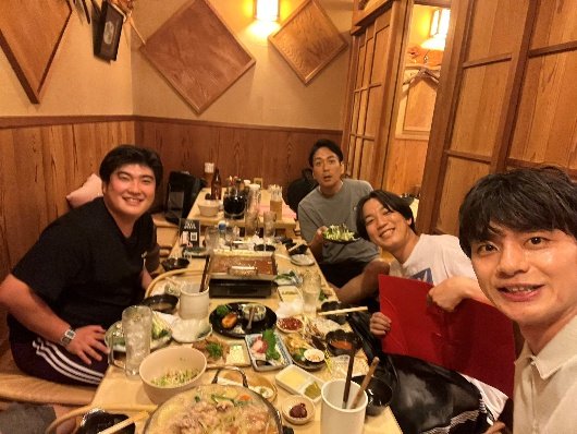 禁酒し始めてからは芸人との飲み会もノンアルコールで参加（写真／武智さんのXより）