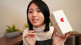 義理チョコ文化消滅で縮小するバレンタイン市場…グリコ、明治、チョコレートメーカー各社の対策は?