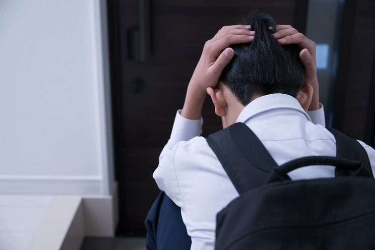 いじめられた学生　※写真はイメージです（写真／Shutterstock）