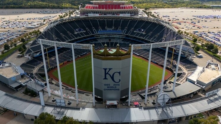 大屋氏がスカウトをとして在籍するカンザスシティ・ロイヤルズの本拠地「カウフマンスタジアム」（写真／shutterstock）