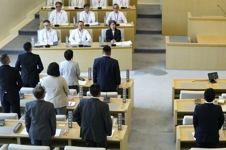 9月１日、田久保眞紀市長への不信任決議案を全会一致で可決した伊東市議会（撮影／集英社オンライン）