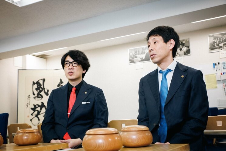 お笑いコンビ・囲碁将棋の文田大介（左）と根建太一（右）