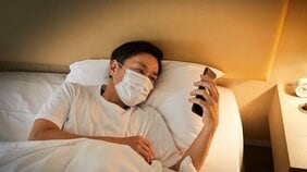 スマホやマスクが白髪や薄毛の原因に! 現代に潜む「老け髪リスク」の怖い話
