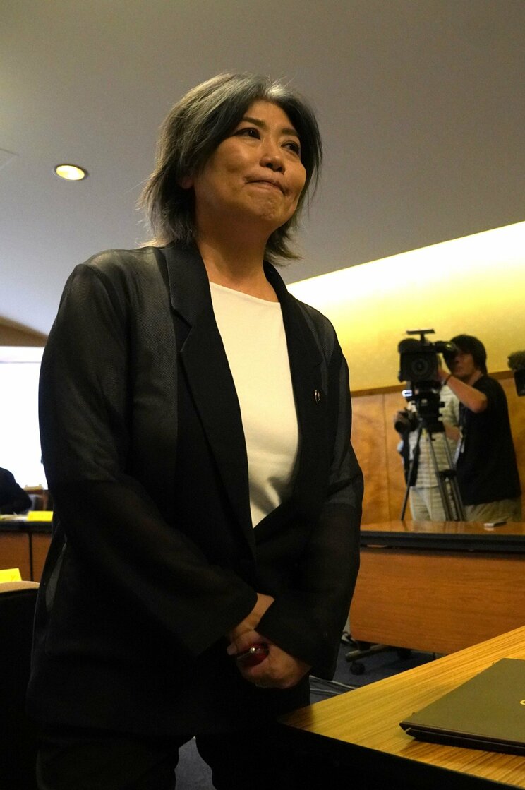 伊東市議会百条委員会での証人尋問を終え退出する田久保眞紀市長（撮影／集英社オンライン）