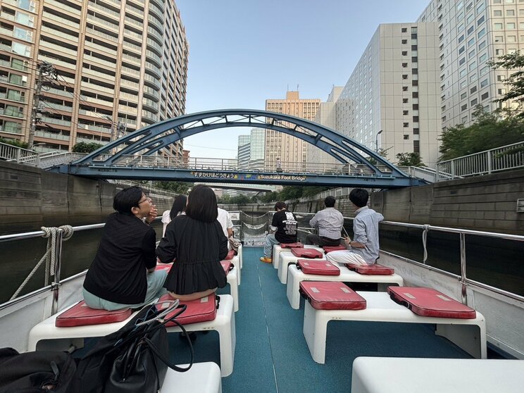 定員44名の船だが、空席が目立つ……（撮影／集英社オンライン）