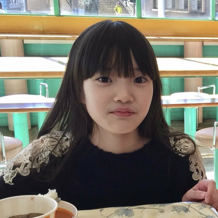 いじめを受ける前、小学生の頃のナナミさん（家族提供）