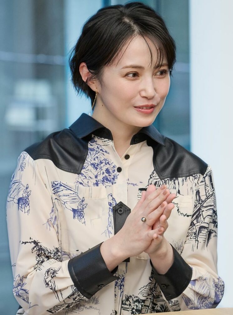 みむら・りえ ◉ 俳優。84年生まれ、埼玉県出身。03年、フジテレビのヒロイン公募オーディションにおいて1万人以上の応募者の中から主演に抜擢され、ドラマ『ビギナー』で俳優デビュー。以降、多数のドラマや映画に出演するほか、書評やエッセイの執筆など、活躍の幅を広げている。18年3月に「ミムラ」より改名。エッセイ『文集』、歌集『たん・たんか・たん』、絵本書評集『ミムラの絵本日和』『ミムラの絵本散歩』などの著書がある。