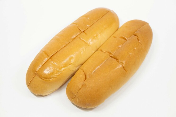 スーパーなどでよく見るホットドッグ用のパン（PhotoACより）