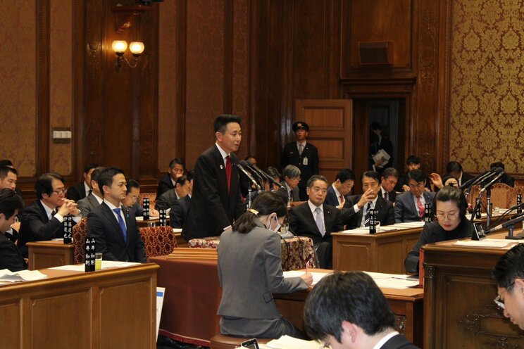 衆議院予算委員会で質疑に立つ前原誠司氏(本人Xより)