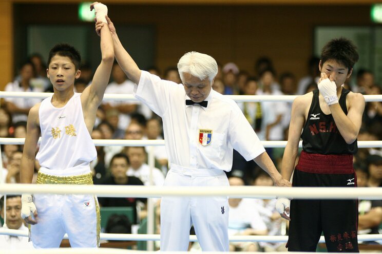 高校時代の2009年8月3日、井上尚弥とインターハイモスキート級決勝で対戦。結果は井上尚弥（左）のRSC勝ち（写真提供：高尾啓介）