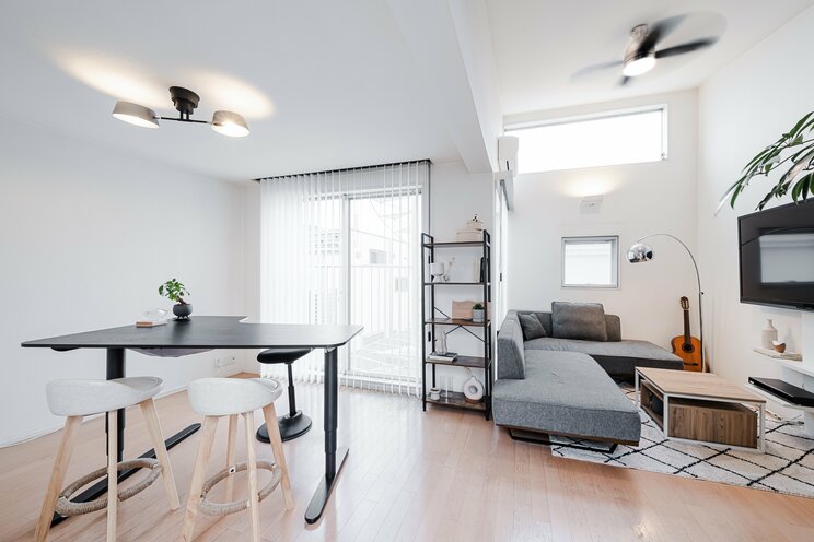マンションの「下がり天井」は見逃しがちだ　※画像はイメージです（写真／Shutterstock）