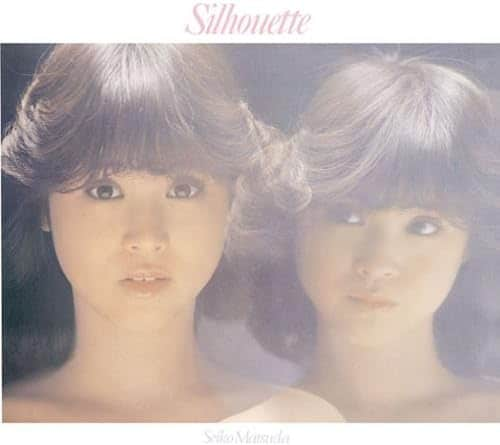 ３枚目のアルバム『Silhouette〜シルエット〜』（1981年／CBS・ソニー）。コンサートではもっとも盛り上がるナンバー『夏の扉』や『チェリー・ブラッサム』など名曲ぞろい。当時一世を風靡した「聖子カット」の聖子がジャケットに