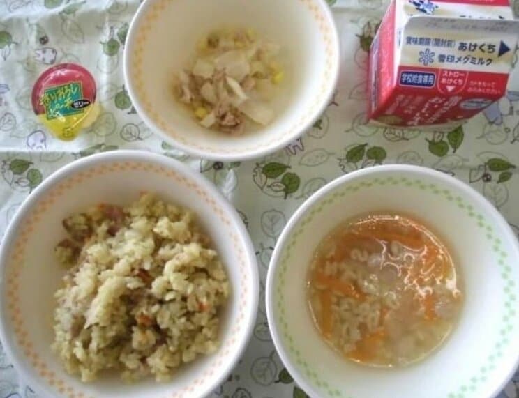 別の日の福岡市内の給食（福岡市教育委員会提供））