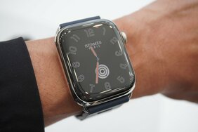 Apple初のカーボンニュートラル製品「Apple Watch Series 9」と「Apple Watch Ultra 2」をひと足先に体験! 指先タップだけで操作できる画期的機能の実用性は?