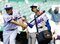 2023年夏の甲子園大会。試合前練習で、ノッカーの尾崎監督にボールを渡す宇部鴻城(山口)の岡野美和さん