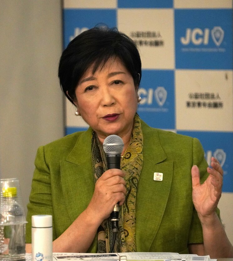 涼しい顔で政策をアピールする小池知事